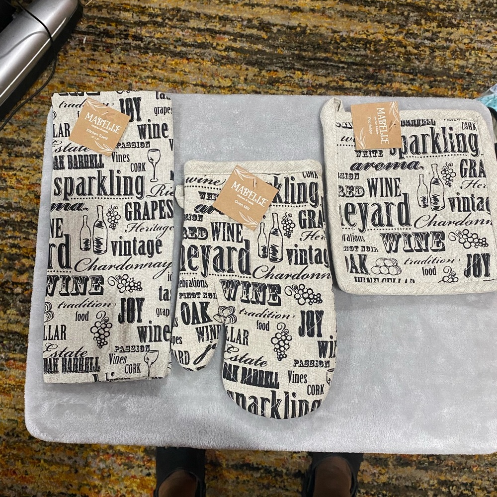 NWT 3pc Wine Kitchen Linen Set